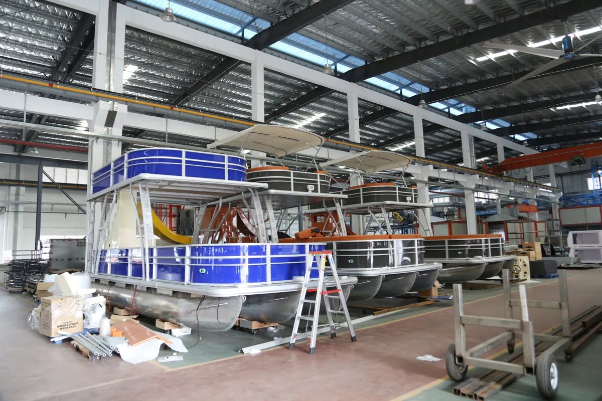 Kinocean F-26 fishing pontoon boat