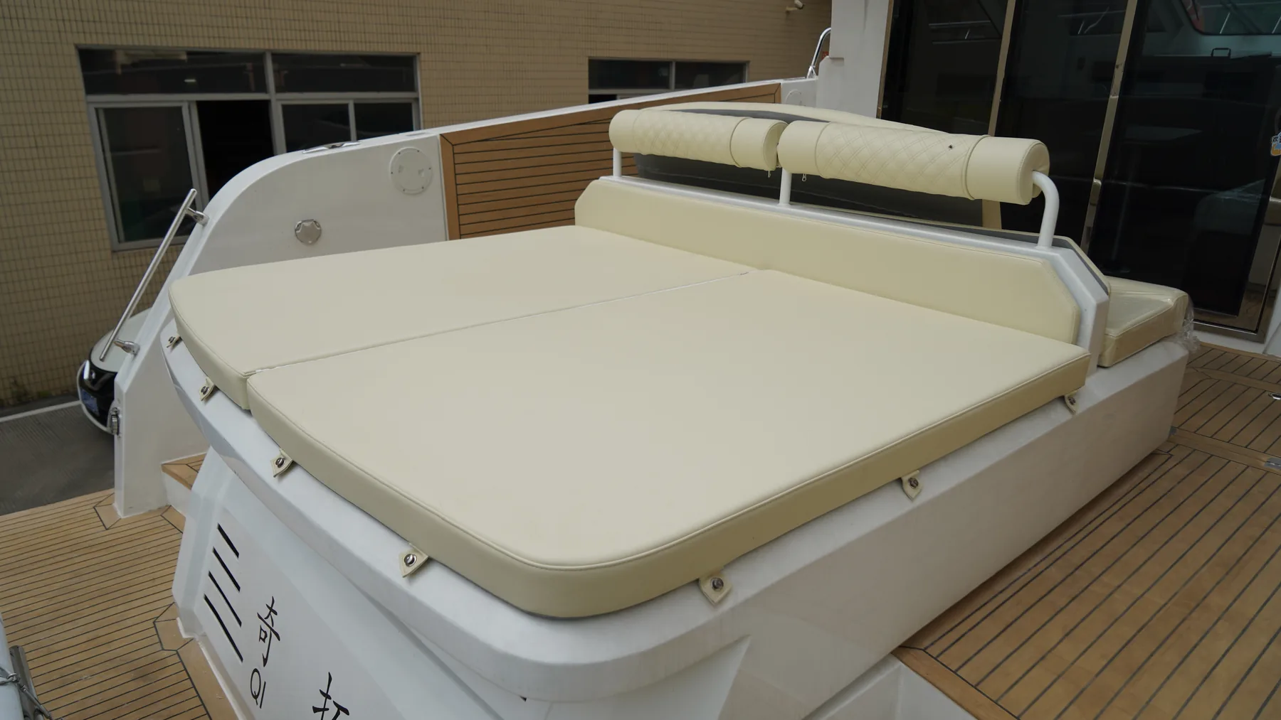 SY-410 aft sunpad lounge with marine deck flooring