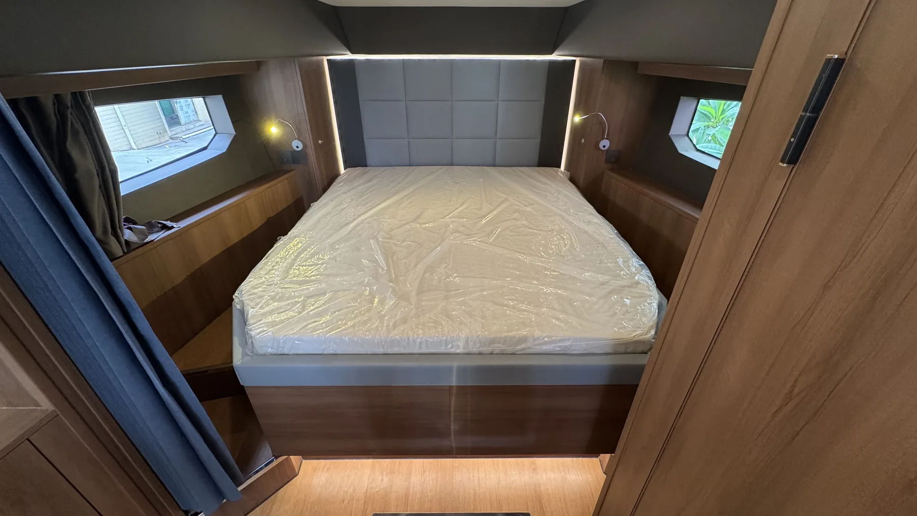 SY-410 private cabin with double berth and reading lights