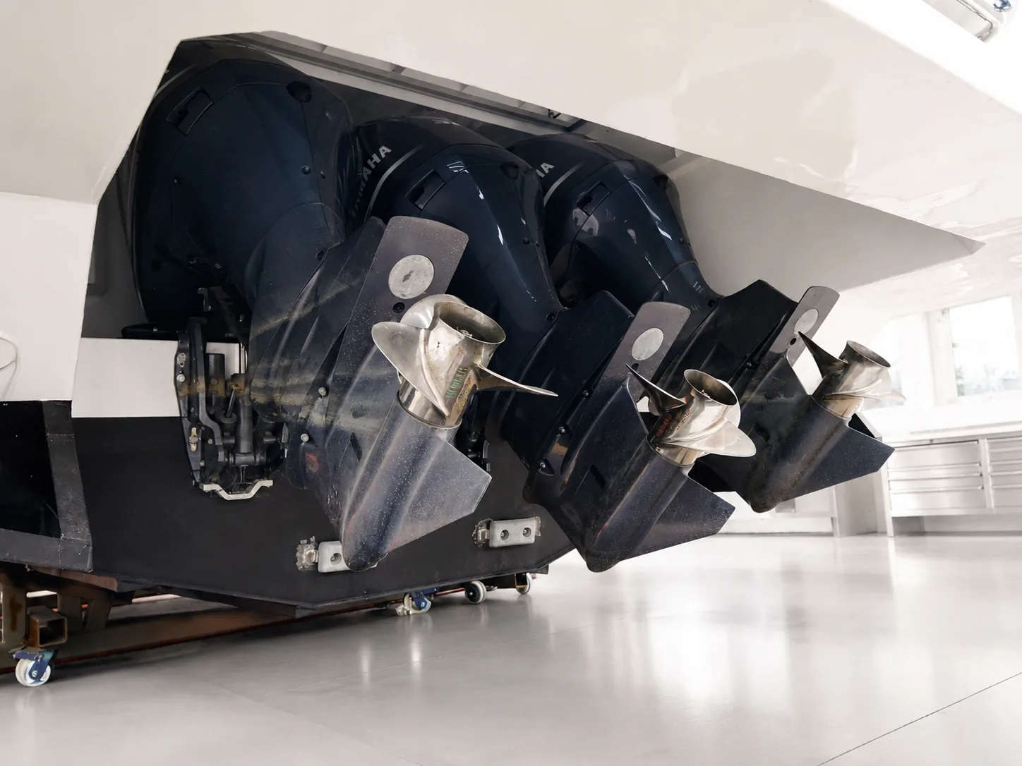 SY-410 triple Yamaha 300HP four-stroke outboard engines